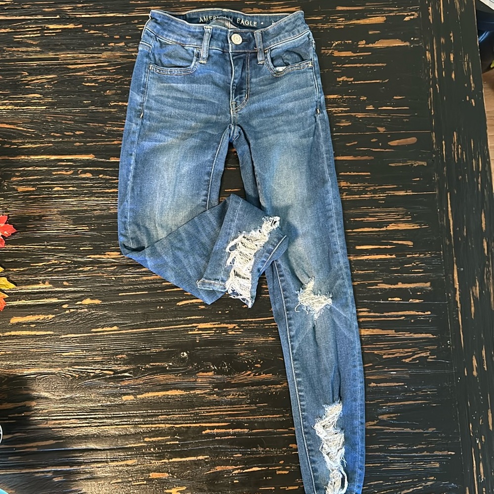 Women’s American  eagle frayed skinny jeans